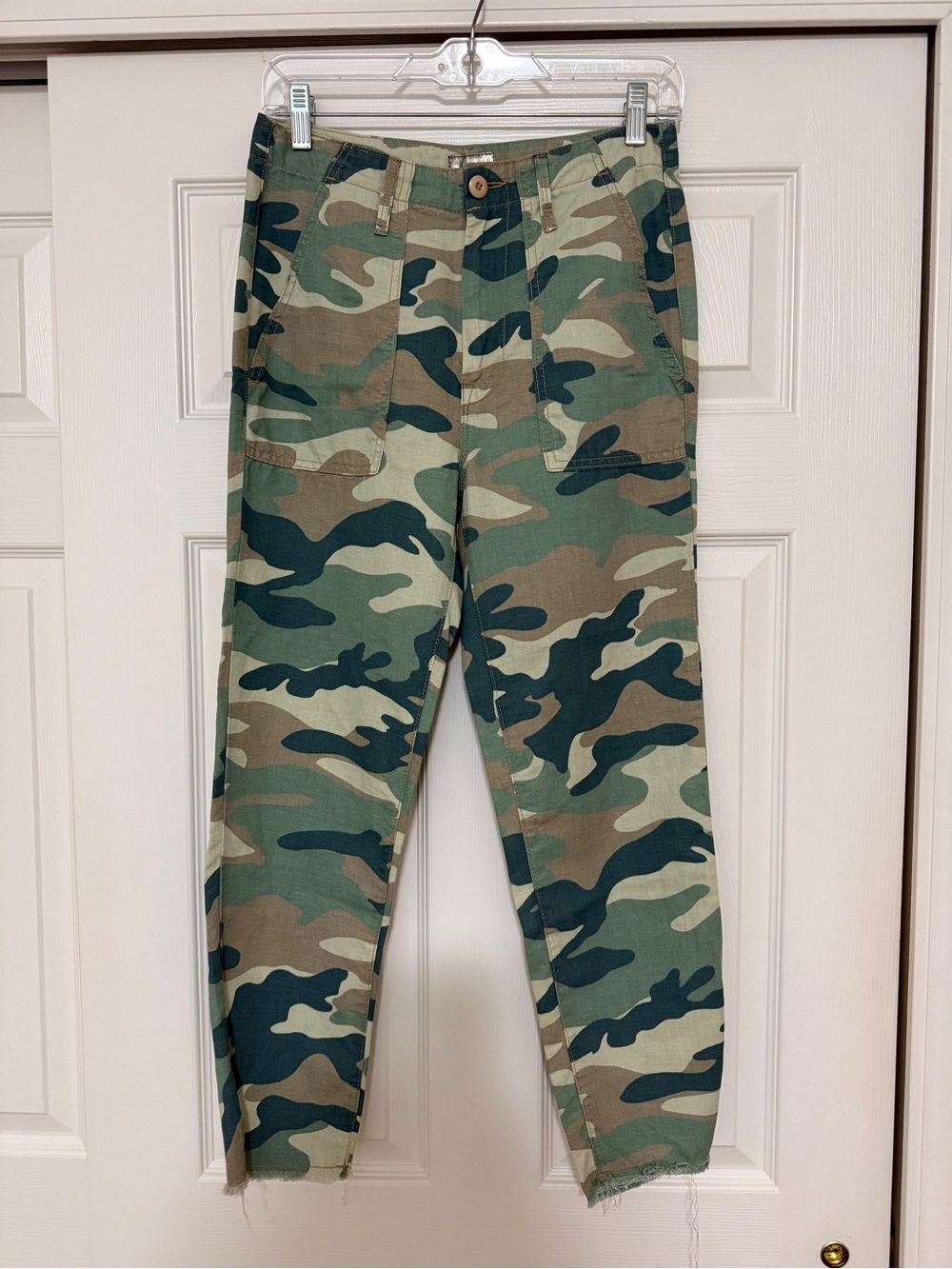 MOTHER Shaker Chop Crop Blue Green Camo Pants